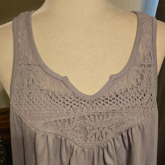 Crochet Detail Tank Top - Picture 3 of 4